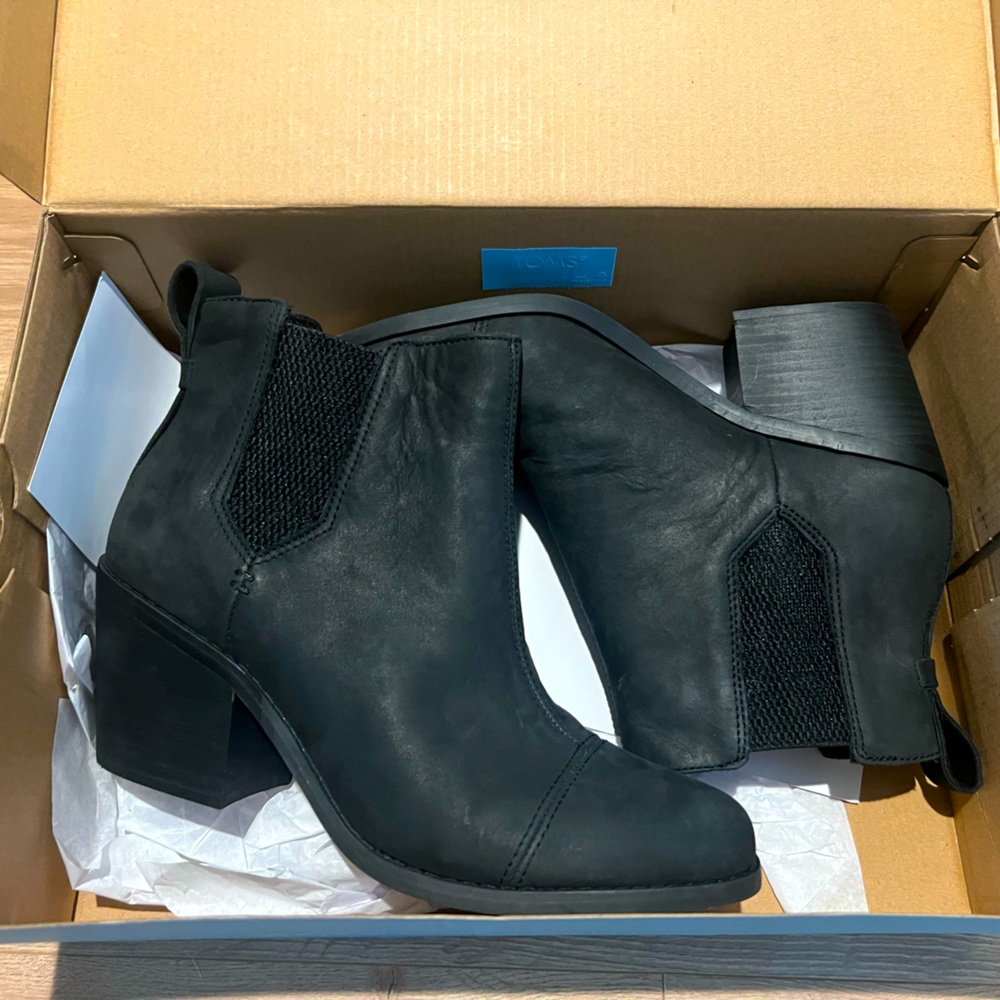 Black Suede -  Toms - 8 - Heel boot